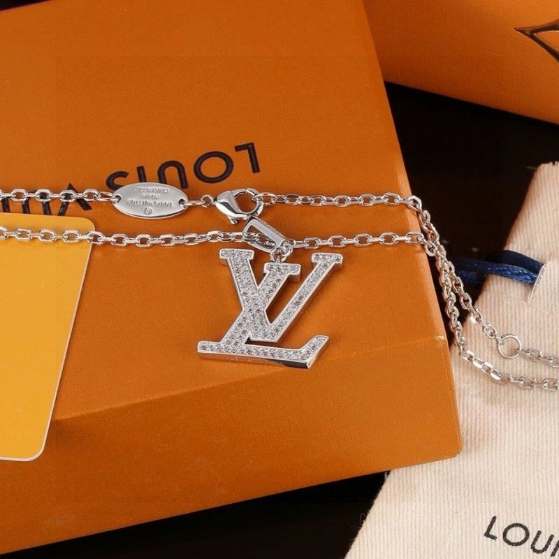 TechFriendly Louis Vuitton Necklaces 248949