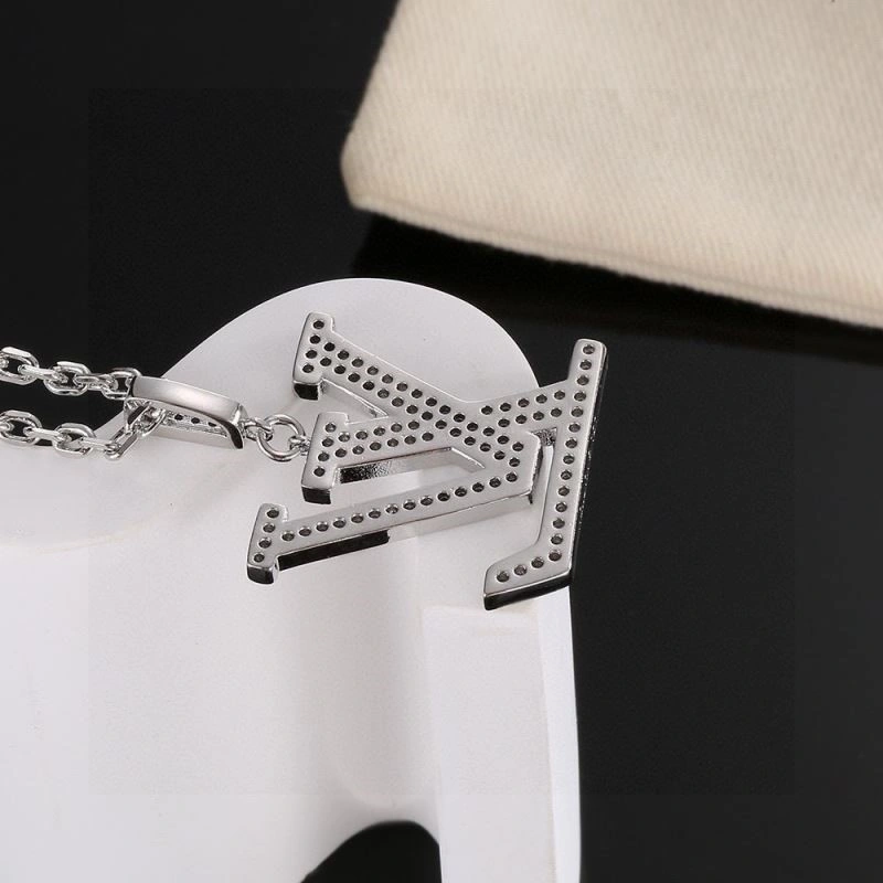 TechFriendly Louis Vuitton Necklaces 248949
