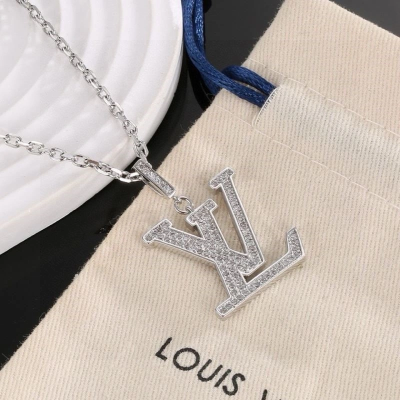 TechFriendly Louis Vuitton Necklaces 248949
