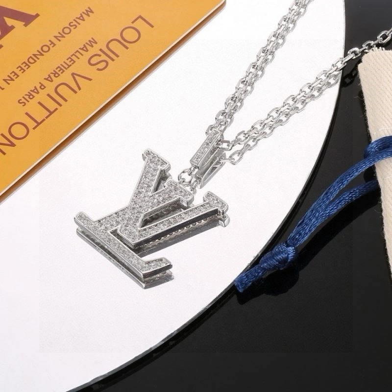 TechFriendly Louis Vuitton Necklaces 248949