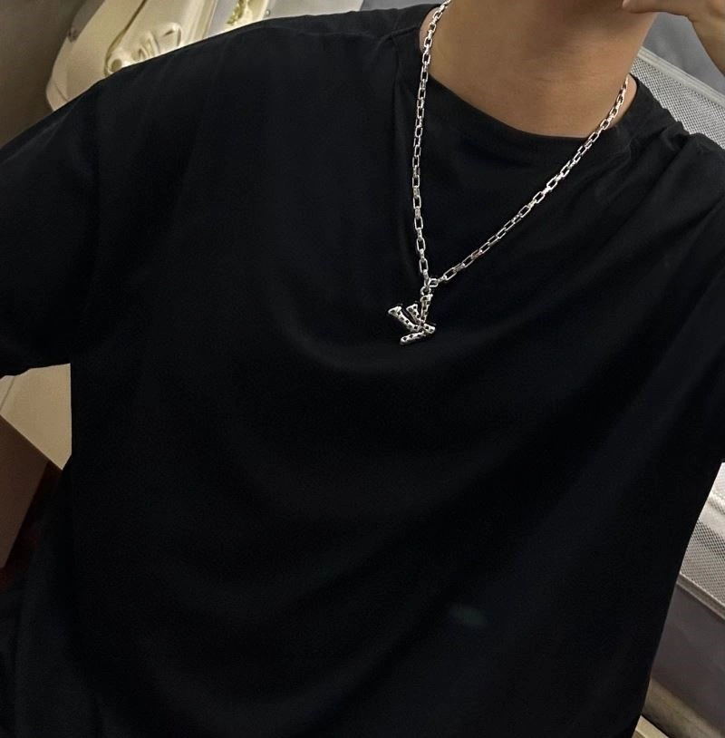 Louis Vuitton Necklaces Elegant 248934