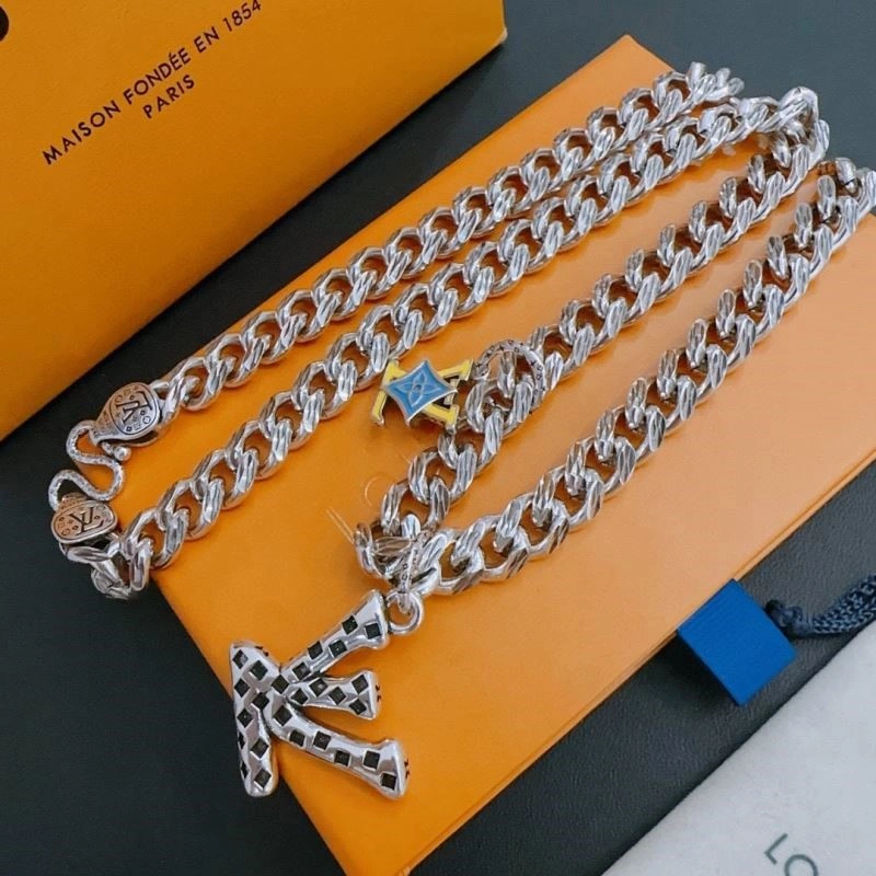 WellDesigned Louis Vuitton Necklaces 248930