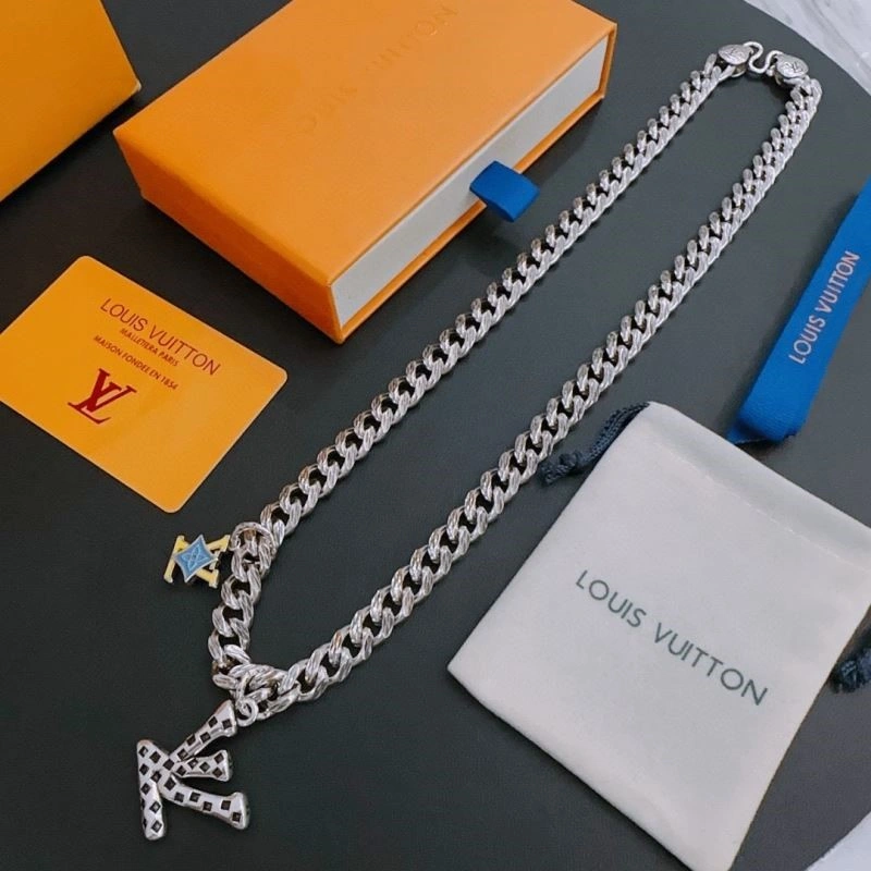 WellDesigned Louis Vuitton Necklaces 248930