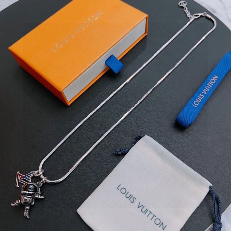 EyeCatching Louis Vuitton Necklaces 248912