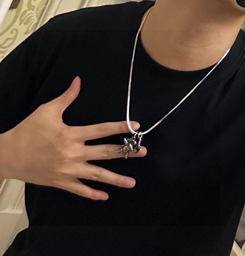 EyeCatching Louis Vuitton Necklaces 248912