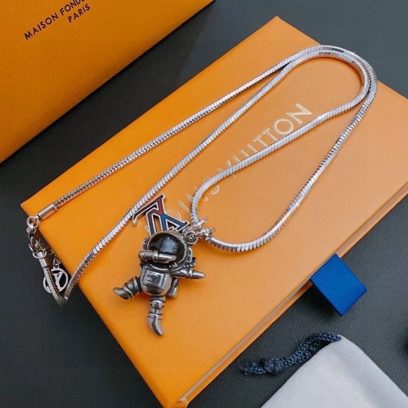 EyeCatching Louis Vuitton Necklaces 248912