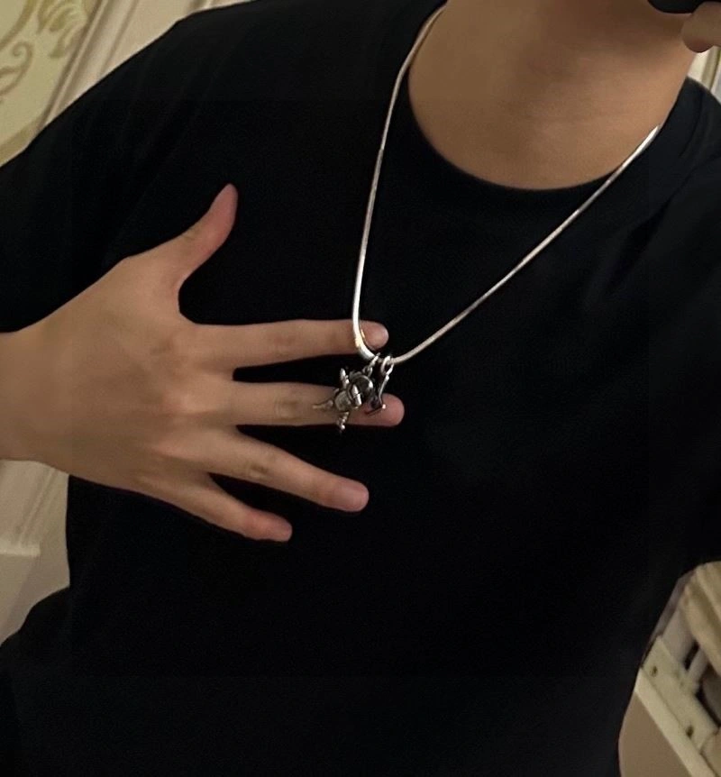 EyeCatching Louis Vuitton Necklaces 248912