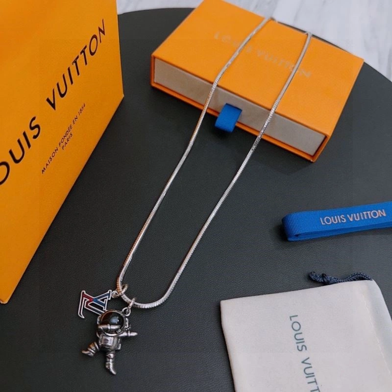 EyeCatching Louis Vuitton Necklaces 248912