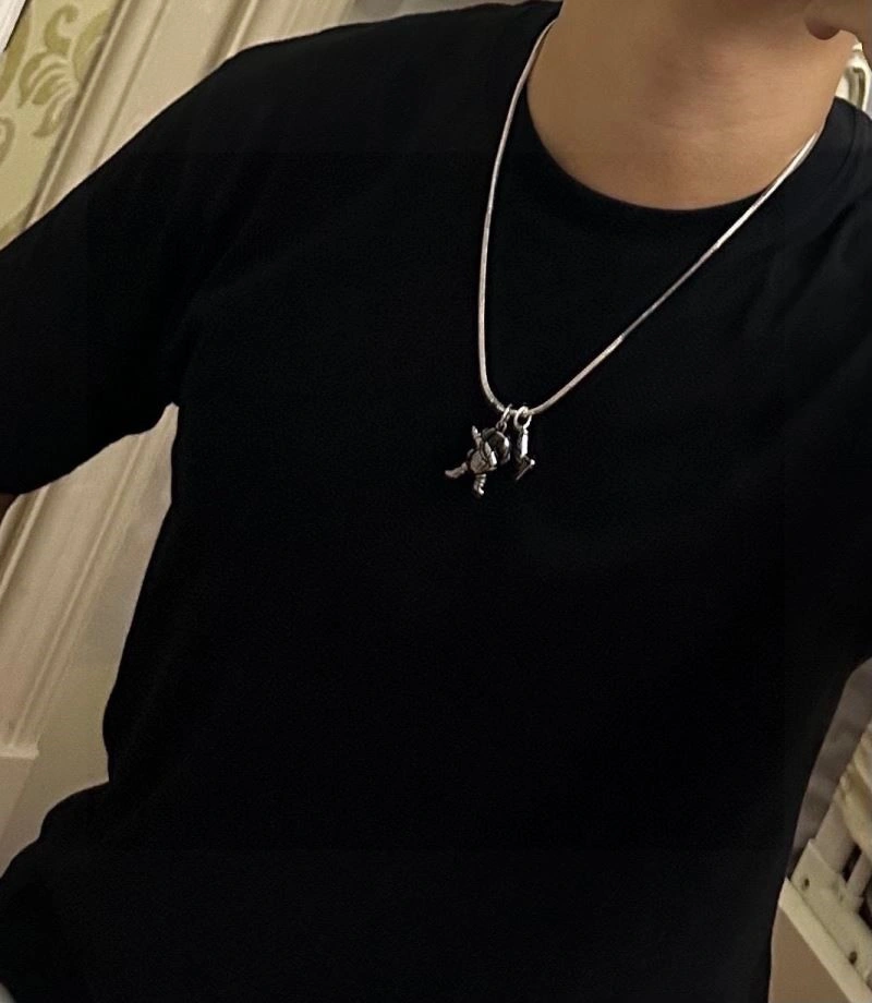 EyeCatching Louis Vuitton Necklaces 248912