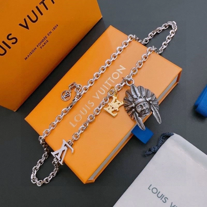 WaterResistant Louis Vuitton Necklaces 248919