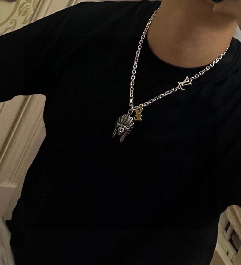 WaterResistant Louis Vuitton Necklaces 248919