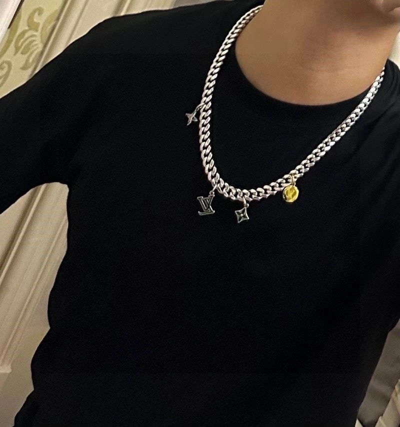 Neat Louis Vuitton Necklaces 248914