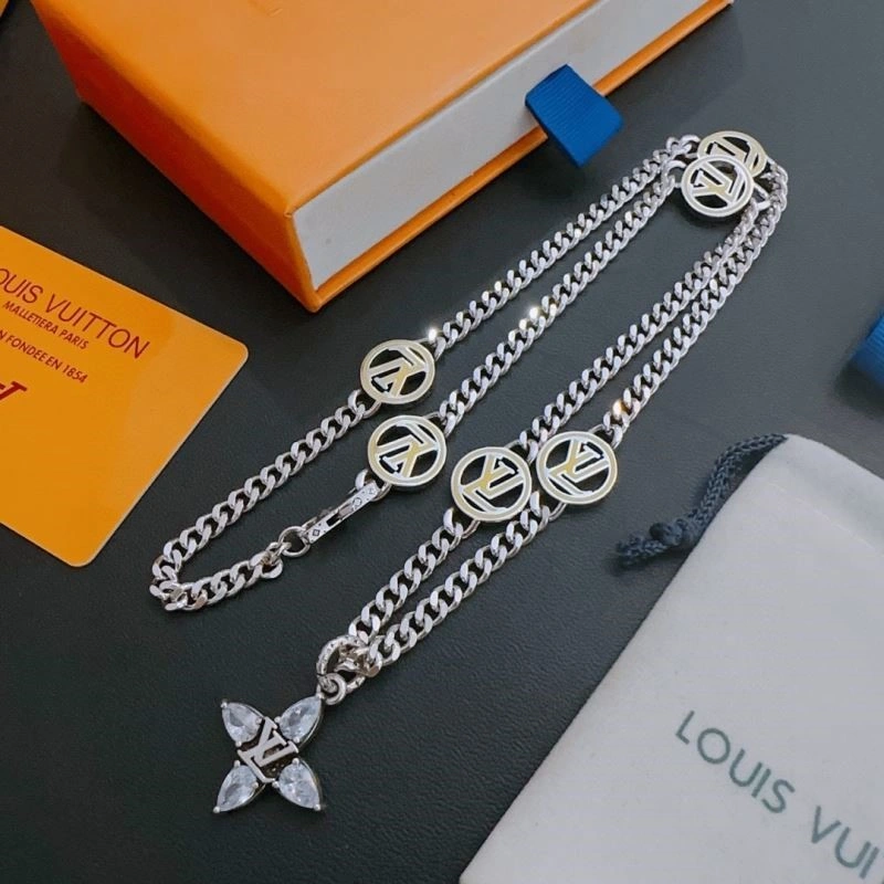 TechFriendly Louis Vuitton Necklaces 248917