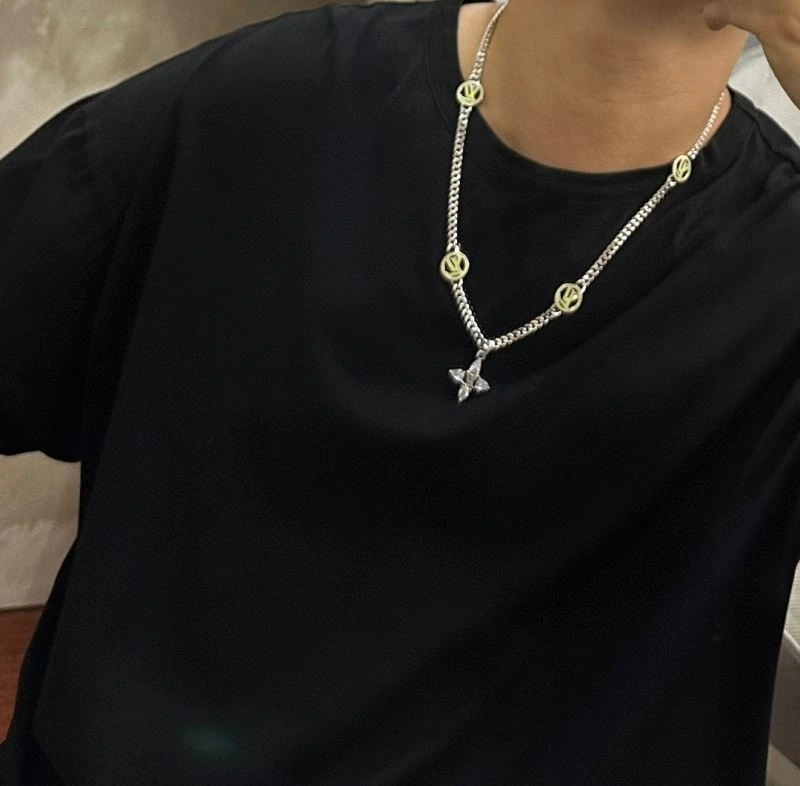 TechFriendly Louis Vuitton Necklaces 248917