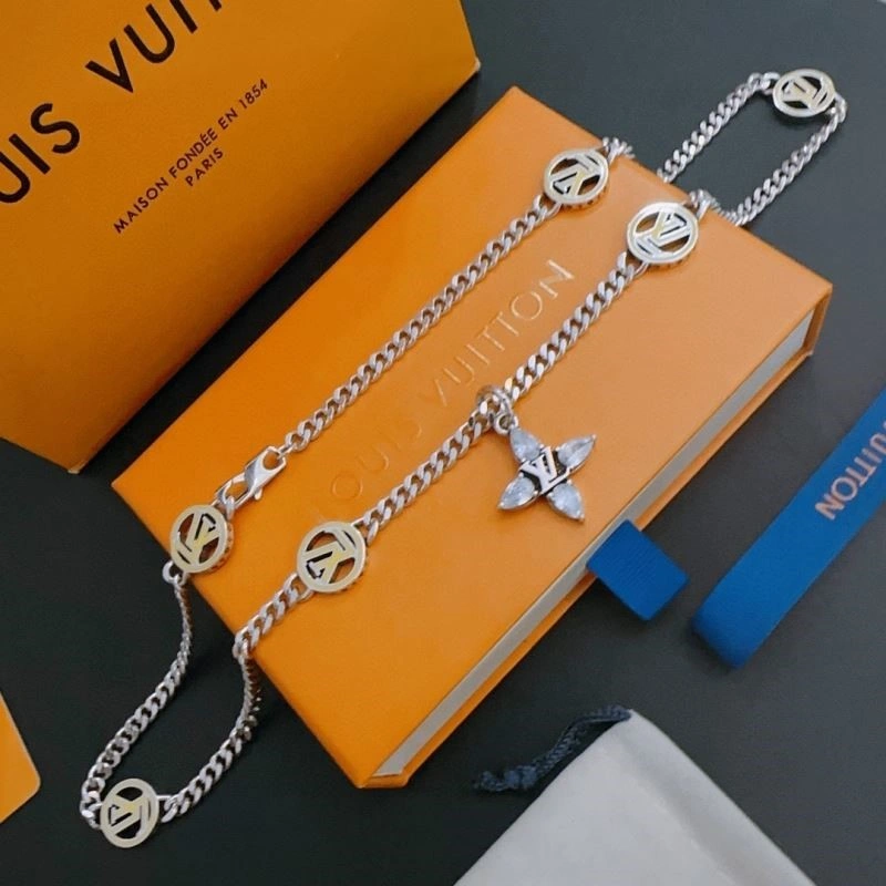 TechFriendly Louis Vuitton Necklaces 248917