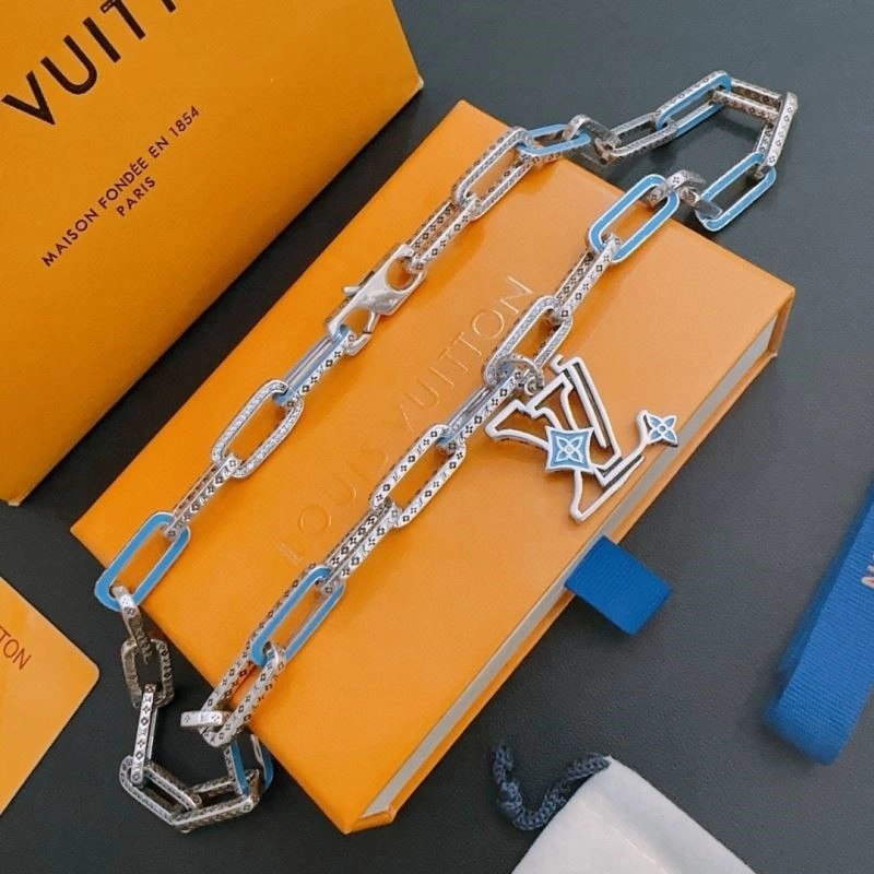 Vibrant Louis Vuitton Necklaces 248911