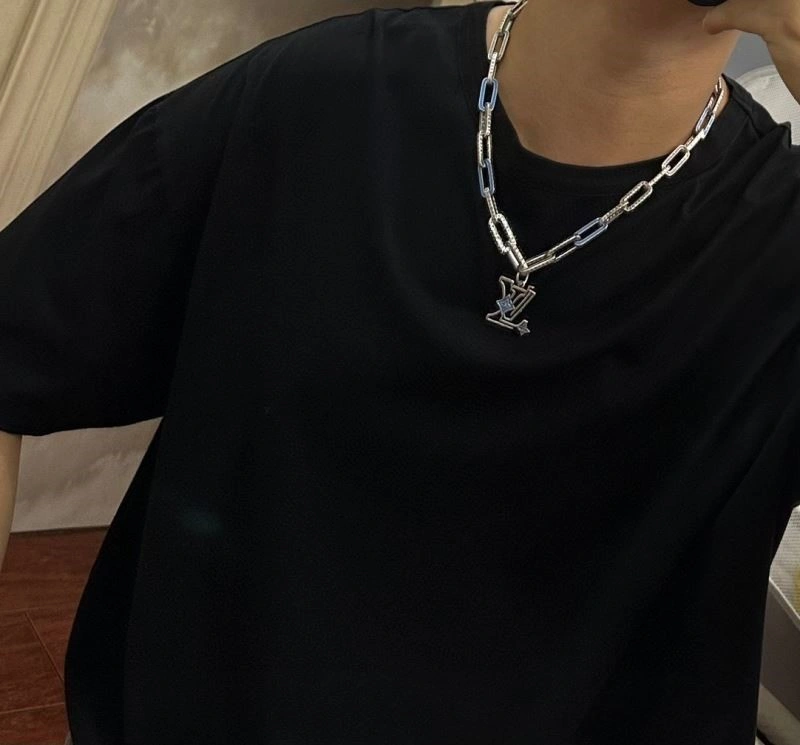Vibrant Louis Vuitton Necklaces 248911