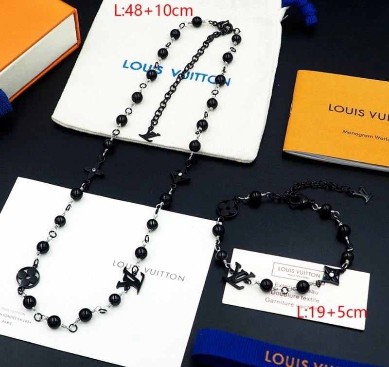 Functional Louis Vuitton Necklaces 248927