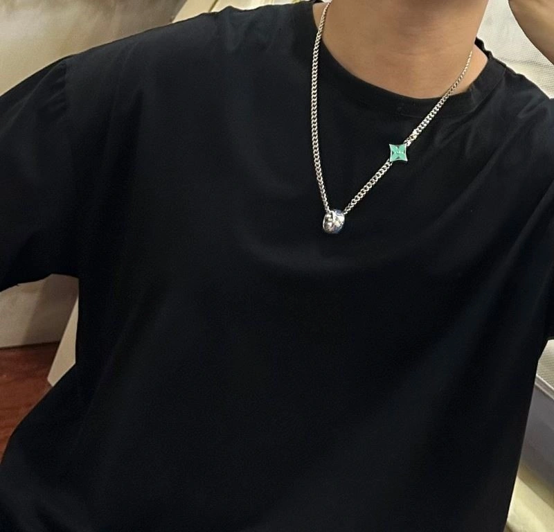 WaterResistant Louis Vuitton Necklaces 248916