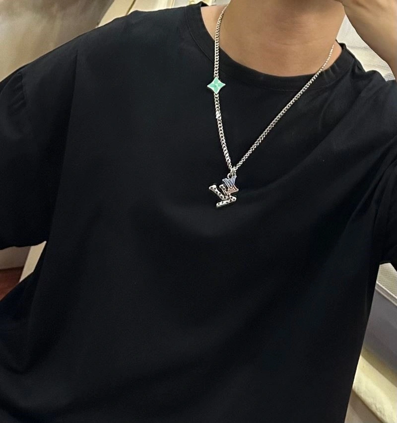SmoothTexture Louis Vuitton Necklaces 248920