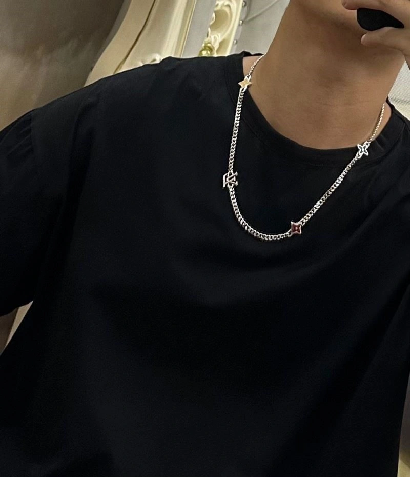 Louis Vuitton Necklaces DailyWear 248921