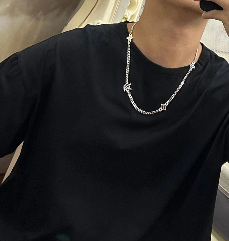 Louis Vuitton Necklaces DailyWear 248921