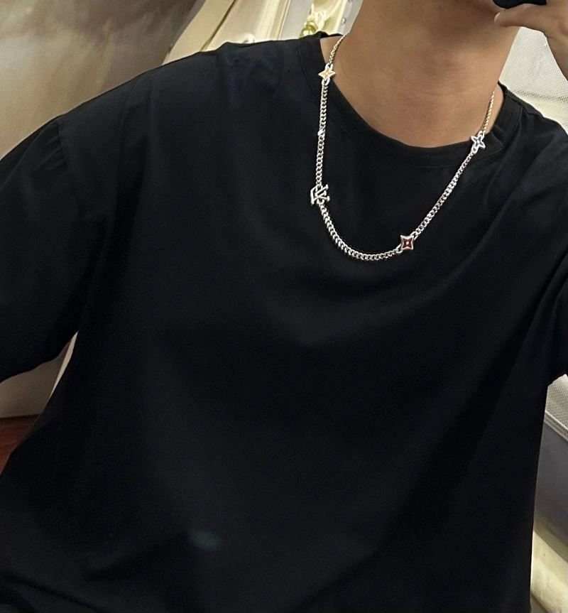 Louis Vuitton Necklaces DailyWear 248921