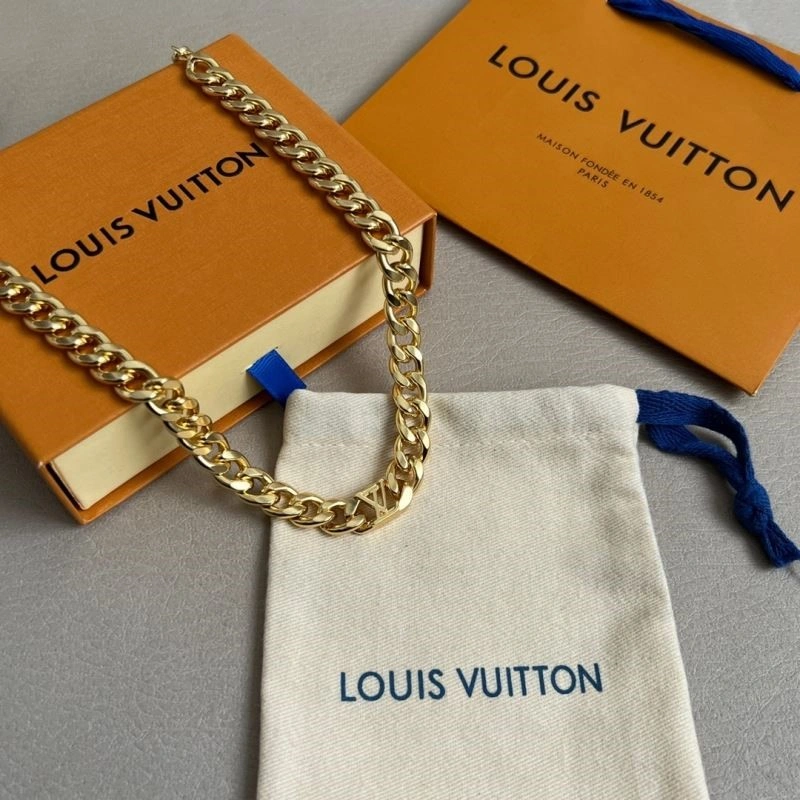 Louis Vuitton Necklaces Attractive 248898