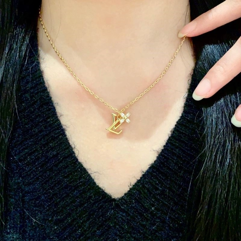 Louis Vuitton Necklaces Sophisticated 248906