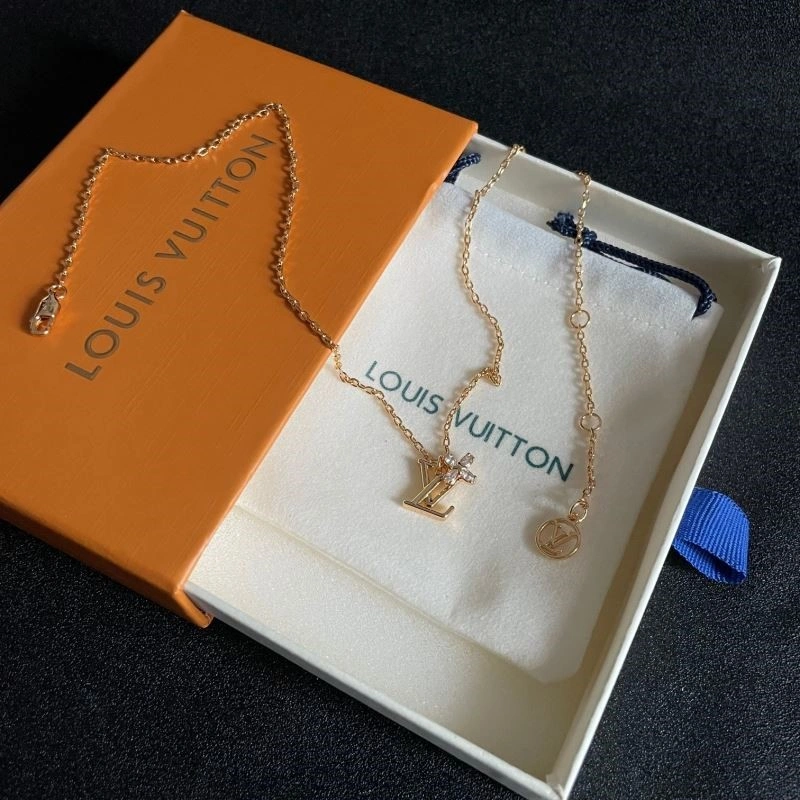 Louis Vuitton Necklaces Sophisticated 248906