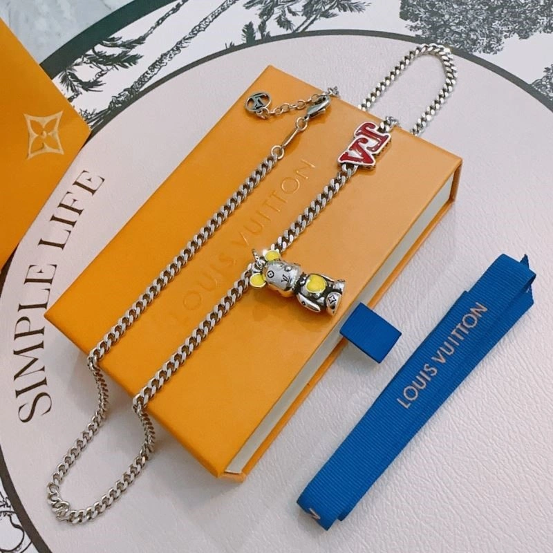 Louis Vuitton Necklaces Functional 248891