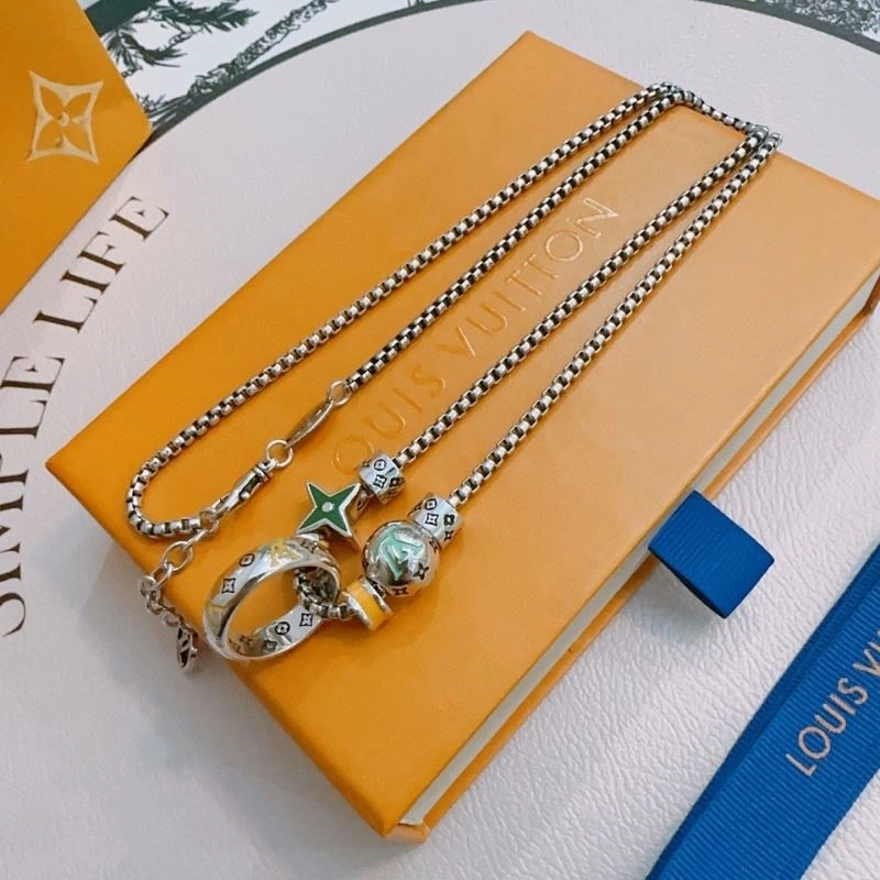 Louis Vuitton Necklaces Vibrant 248890