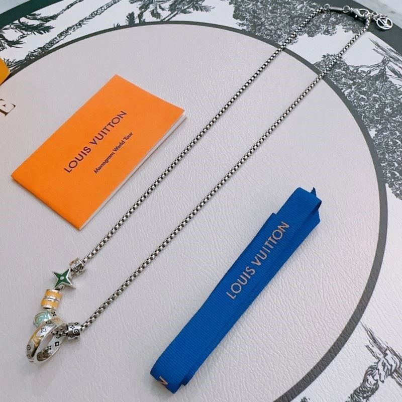 Louis Vuitton Necklaces Vibrant 248890