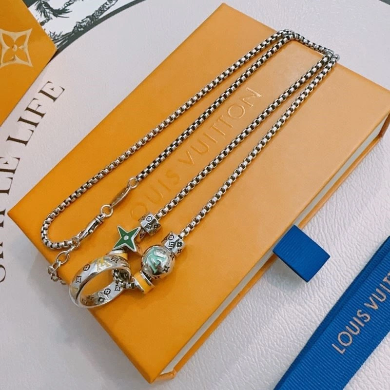 Louis Vuitton Necklaces Vibrant 248890