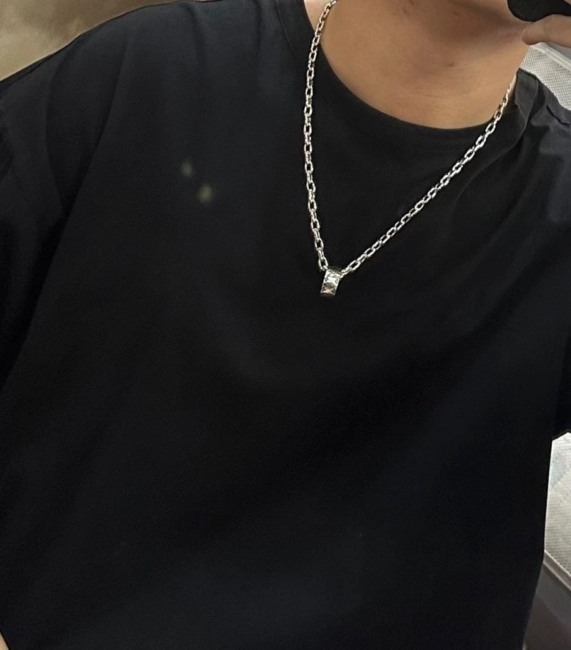 WaterResistant Louis Vuitton Necklaces 248886