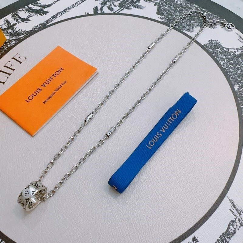 Louis Vuitton Necklaces Supportive 248859