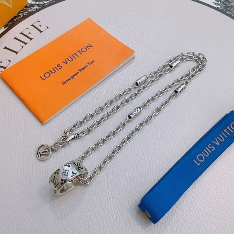 Louis Vuitton Necklaces Supportive 248859