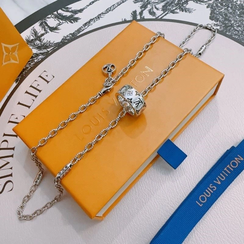 Louis Vuitton Necklaces Supportive 248859
