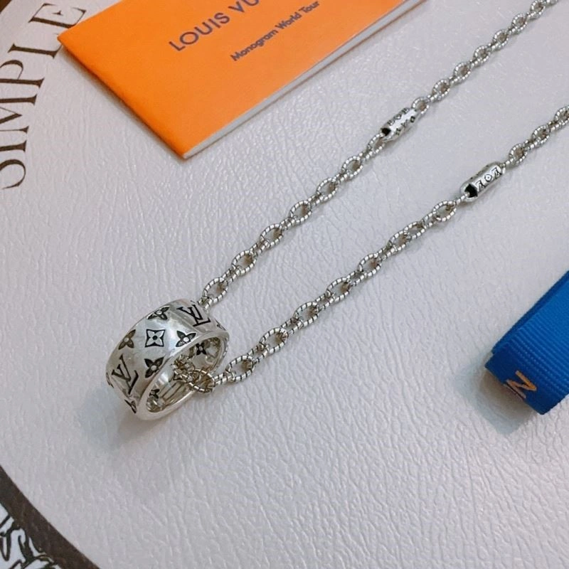 Louis Vuitton Necklaces Supportive 248859