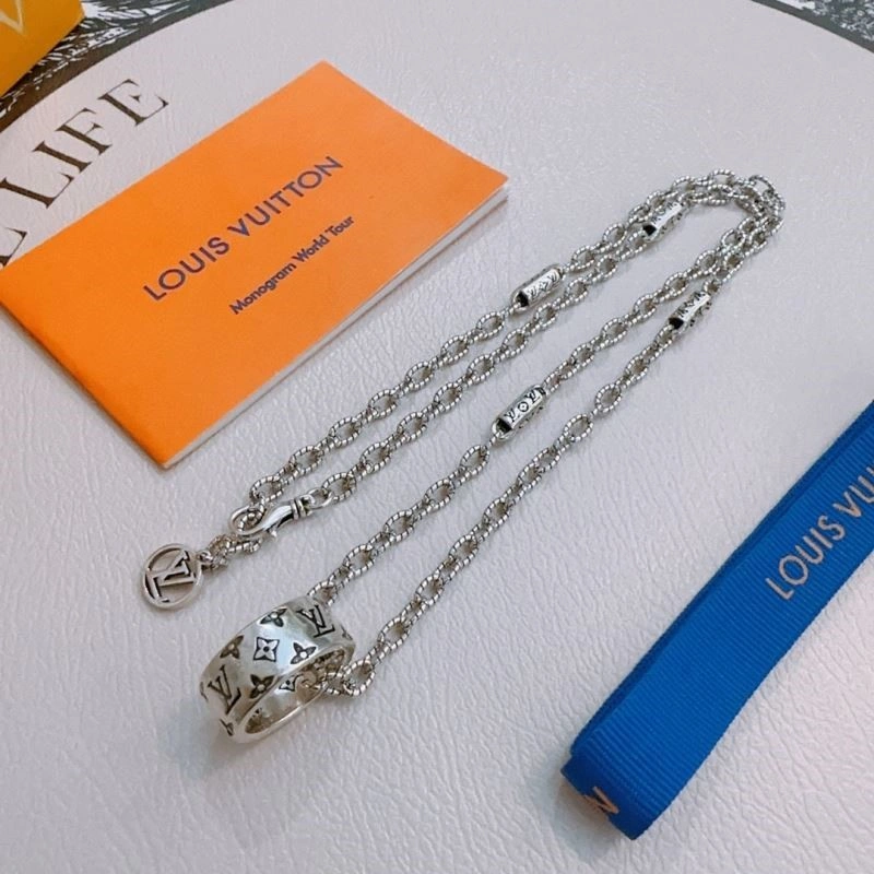 Louis Vuitton Necklaces Supportive 248859