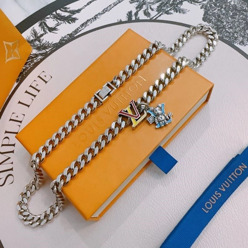 Louis Vuitton Necklaces Youthful 248881