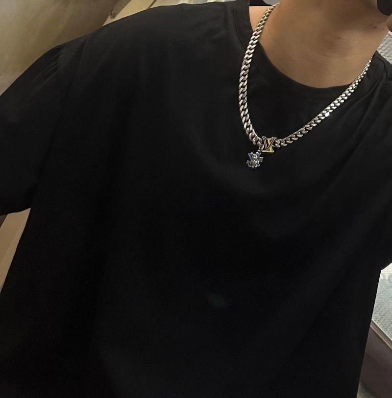 Louis Vuitton Necklaces Youthful 248881