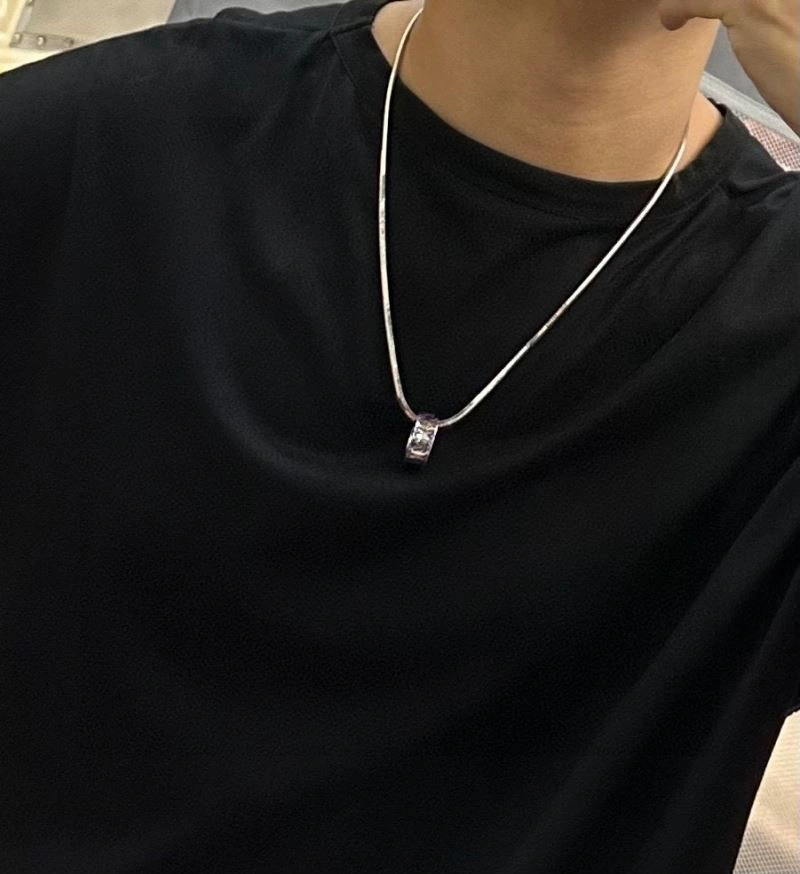 Louis Vuitton Necklaces Refined 248870