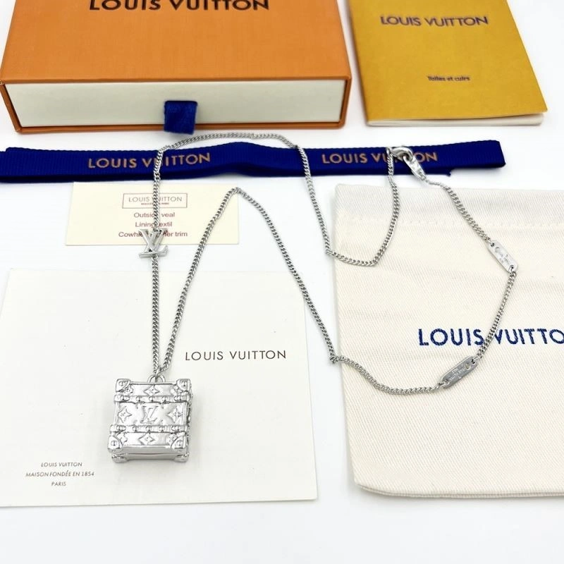 Functional Louis Vuitton Necklaces 248877