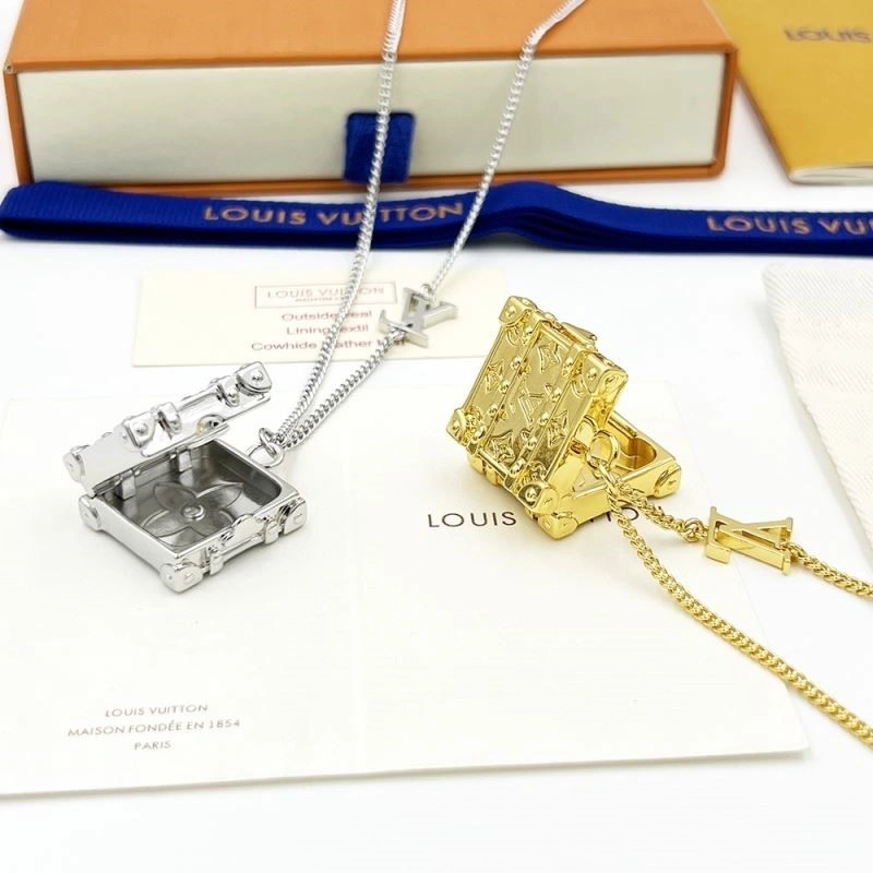 Functional Louis Vuitton Necklaces 248877
