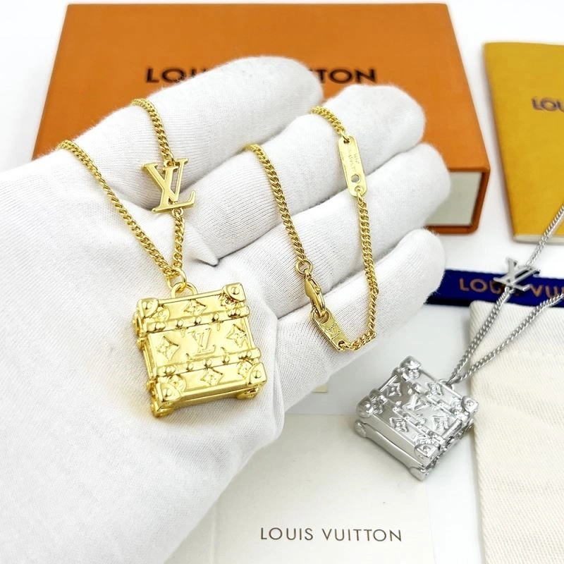 Functional Louis Vuitton Necklaces 248877