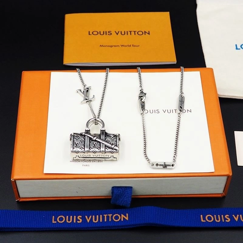 Louis Vuitton Necklaces Bright 248872