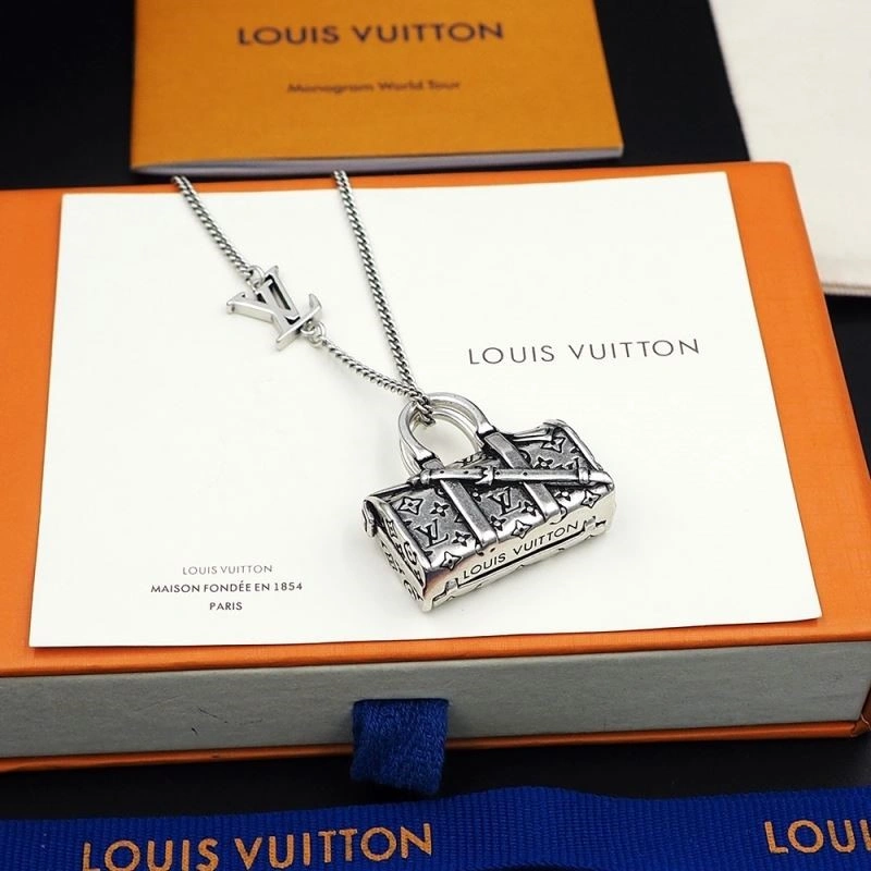 Louis Vuitton Necklaces Bright 248872