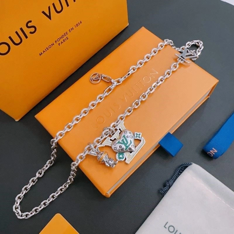 Timeless Louis Vuitton Necklaces 248882