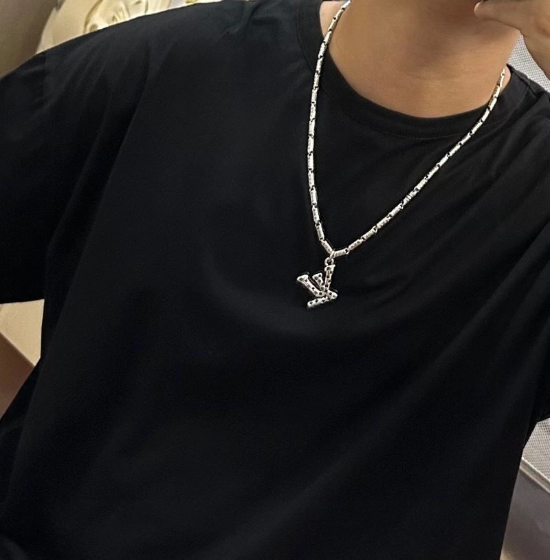 HighPerformance Louis Vuitton Necklaces 248852